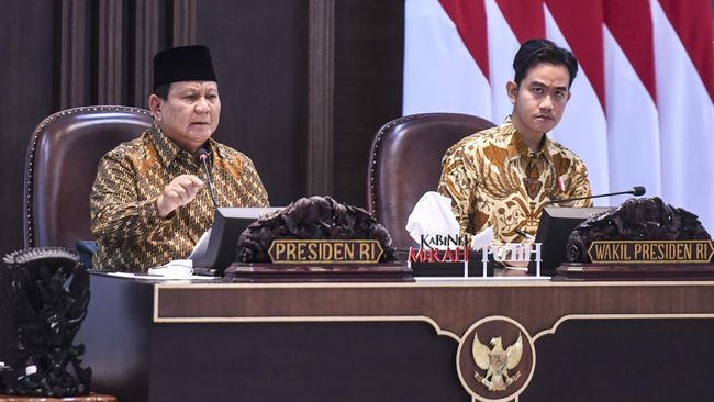 evaluasi kinerja pemerintahan dan sorotan publik